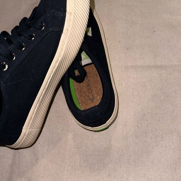 Cariuma Navy Canvas
OCA LOW sz 7 - Picture 8 of 10